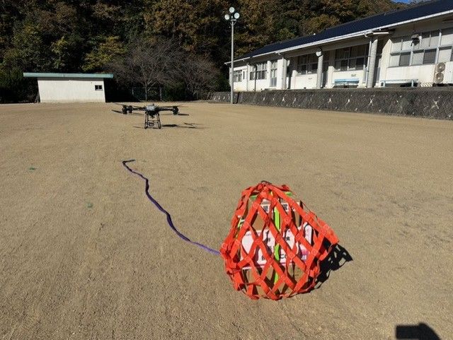 福山市総合防災訓練 FlyCart 30 物資輸送デモ 荷物降下の様子