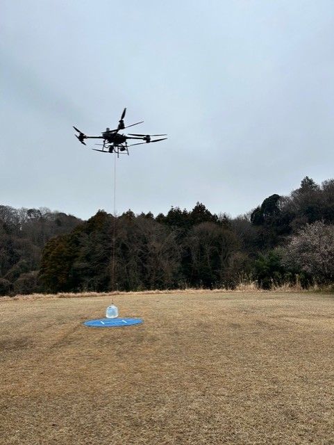 阿見町 FlyCart 30 ウインチ降下による精密搬送デモ